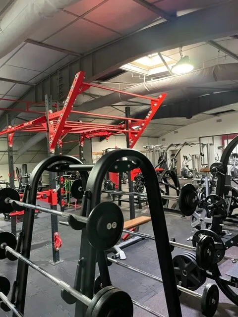 Cage à squat et racks de poids